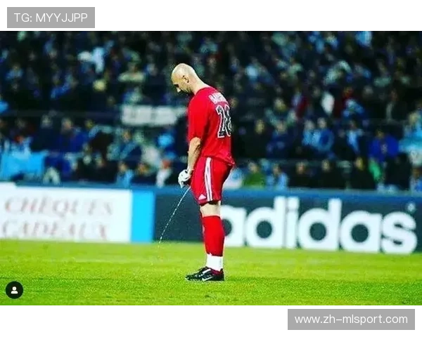 足球场上的“尴尬瞬间”——队友穿裆晃倒，背后的故事与启示